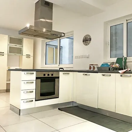 Stunning 3-bedroom Seafront In Sliema