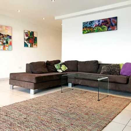 Stunning 3-bedroom Seafront In Apartamento