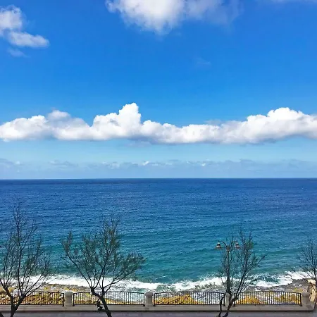 Apartamento Stunning 3-bedroom Seafront In
